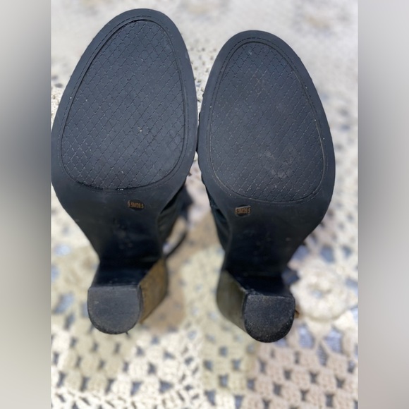 Jessica Simpson 
Shoes size 8.5 M / 38.5 
Leather upper 
Man/ made lining Sole - Picture 13 of 17